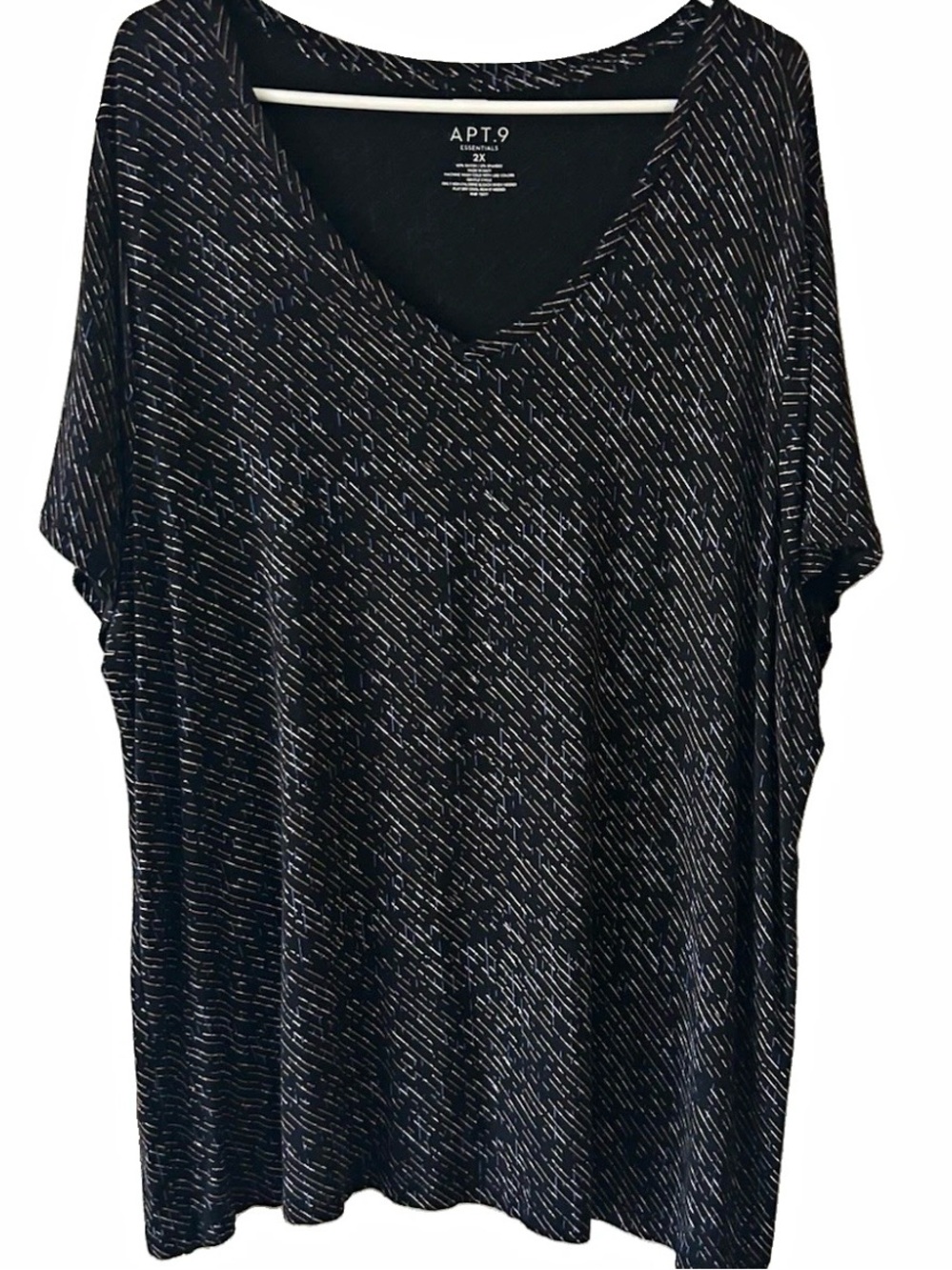 Apt. 9 Black Short Sleeve V-Neck Top with Subtle White Dash Print
